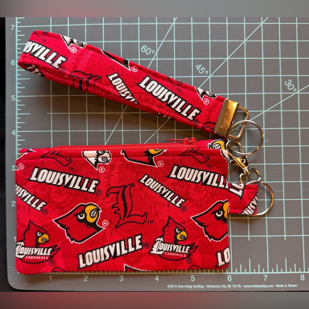 Louisville Cardinals Red Wristlet and Keychain Set